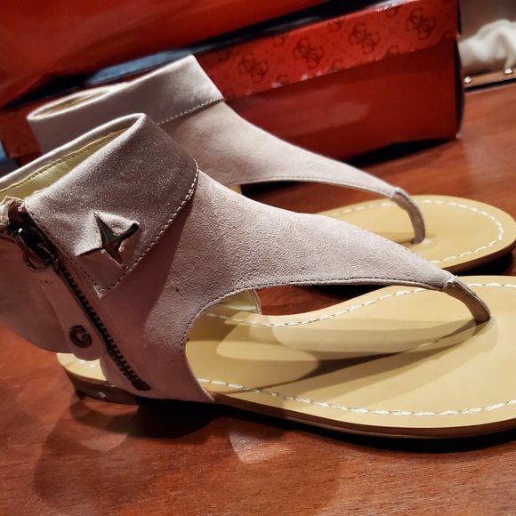 Guess Picturing Suede Thong Sandals new in box! - Picture 3 of 7